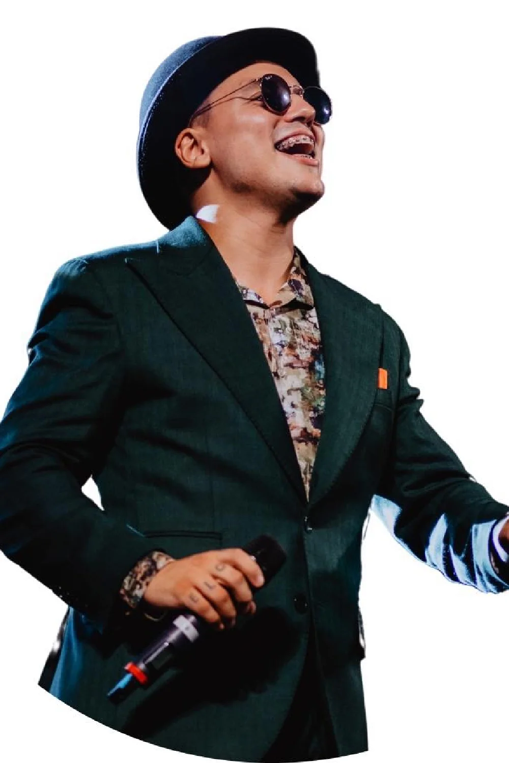 Miły Pan to pseudonim artystyczny Piotra – wokalisty urodzonego w 1996 roku w Warszawie. Jego pierwszy singiel pt. „Królowa” podbija listy przebojów, a w serwisie YouTube osiągnął już zawrotną liczbę wyświetleń – ponad 110 milionów! Artysta z chęcią uświetni eventy okolicznościowe, prywatne imprezy, jak również wielkie imprezy dla dużej liczby uczestników...